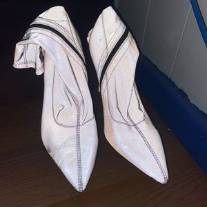 GRAY / HOLOGRAPHIC HEEL BOOTS